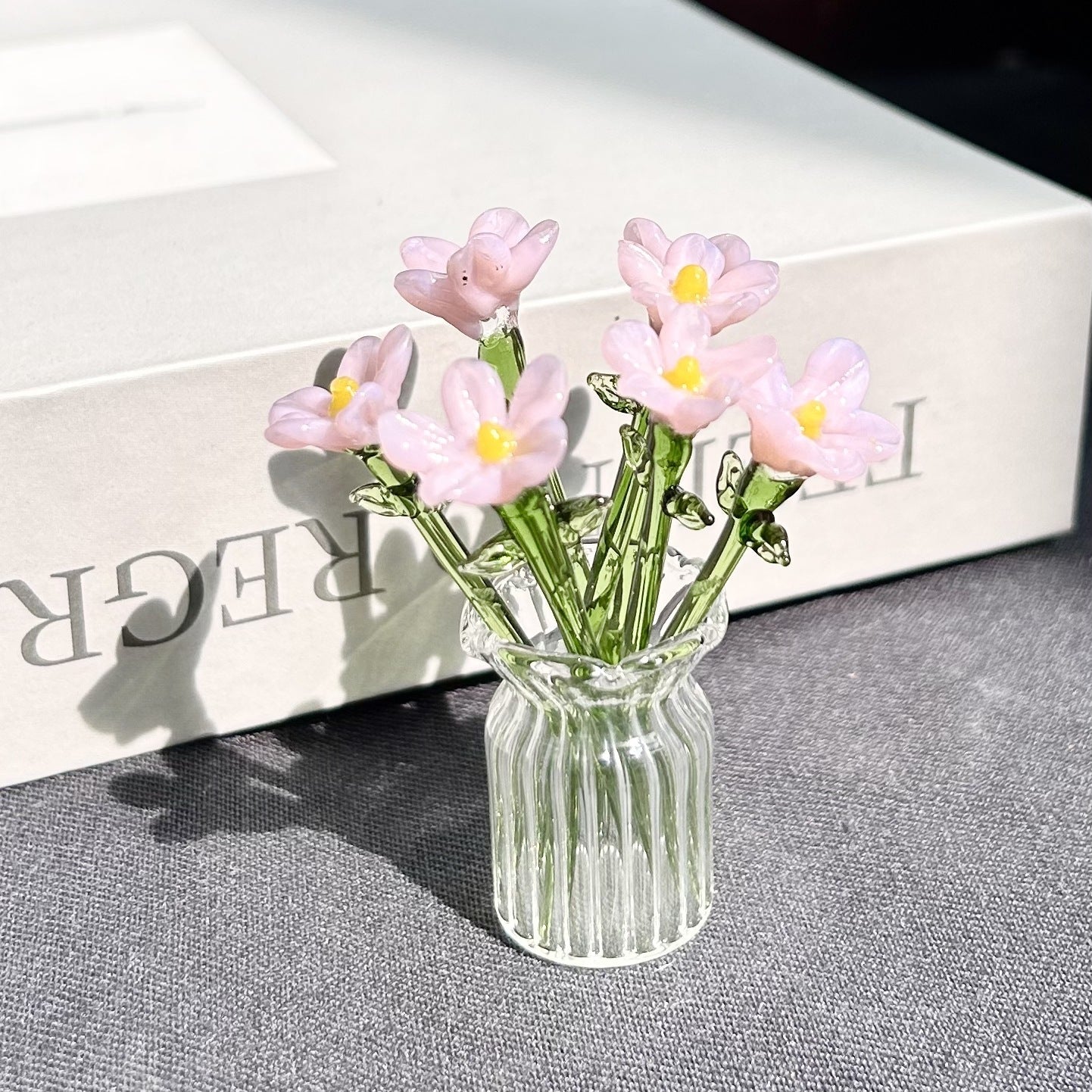 1 Set (7 Flowers+1 Vase) Handcrafted Mini Glass Artificial Flower Ornaments